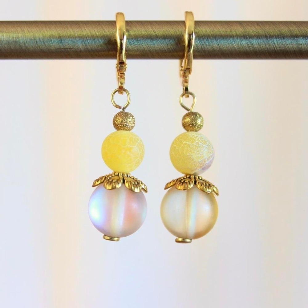Handmade Dangle Drop Earrings Yellow Beaded Iridescent Boho Chic‎ Leverback